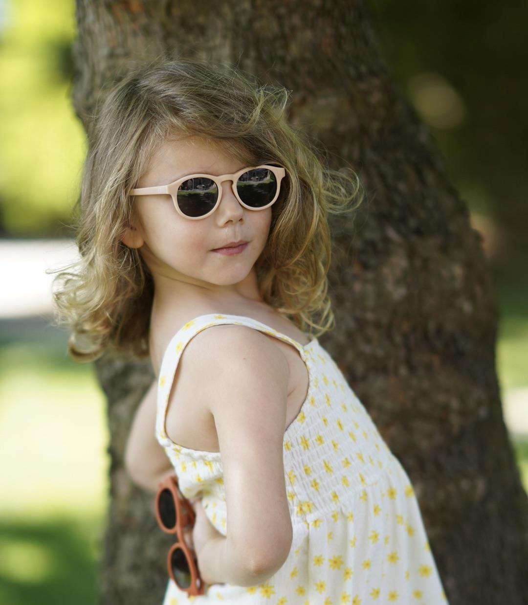 نظارة شمسية للأطفال متوسطة الحجم خفيفة للغاية باللون الوردي
